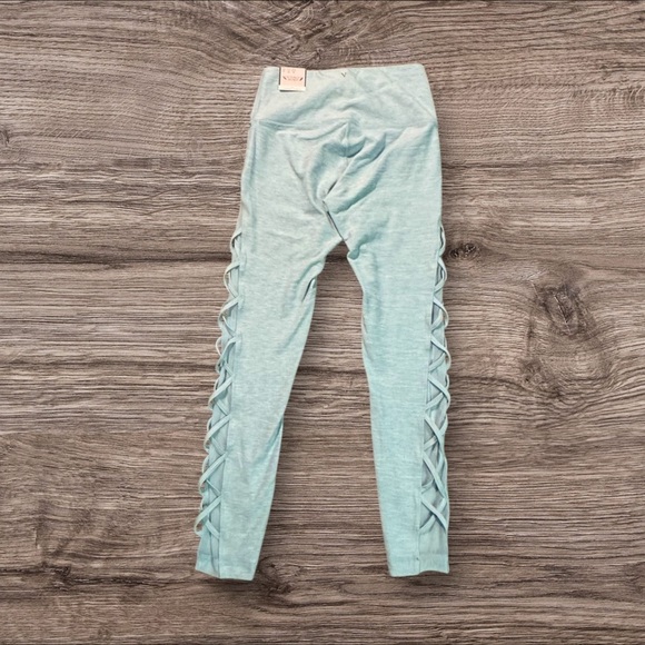 NWT Victoria’s Secret Light Blue 7/8 Length Leggings with Side Detail Size 4 - Picture 3 of 6